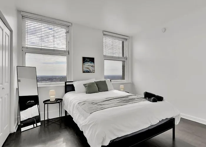 Heb403 Spacious & Stylish 2 Bedroom Downtown Worth, Free Parking, Walk To Convention Center Apartment
