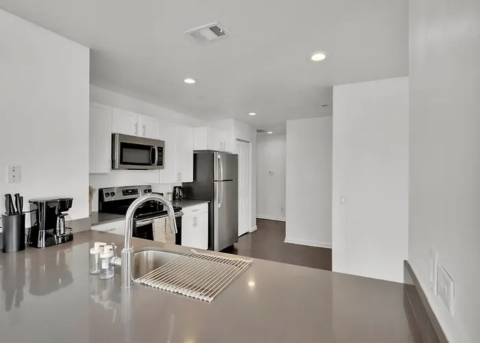 Heb403 Spacious & Stylish 2 Bedroom Downtown Worth, Free Parking, Walk To Convention Center Apartment
