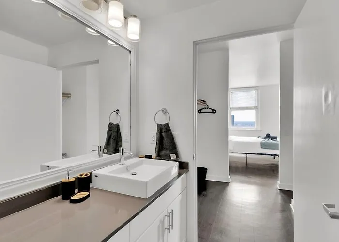 Heb403 Spacious & Stylish 2 Bedroom Downtown Worth, Free Parking, Walk To Convention Center *