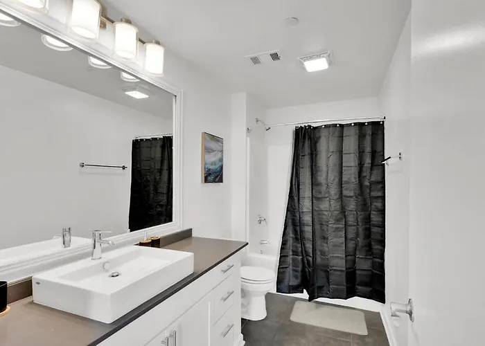Heb403 Spacious & Stylish 2 Bedroom Downtown Worth, Free Parking, Walk To Convention Center Fort Worth