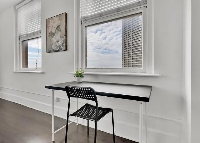 Heb403 Spacious & Stylish 2 Bedroom Downtown Worth, Free Parking, Walk To Convention Center Apartment